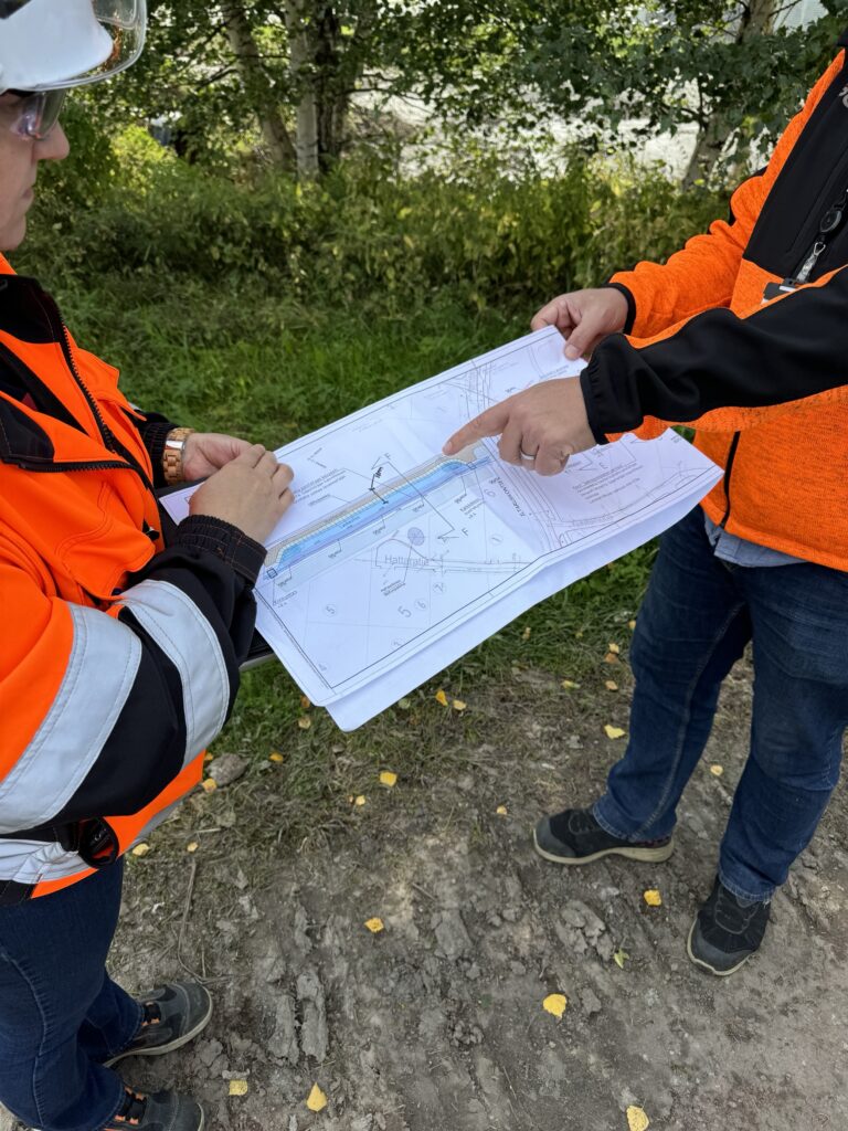 Decorative image from Lotskeri pilot area. Two persons showing and pointing ar map.