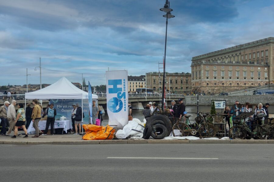 Litter dive at Stockholm Ström