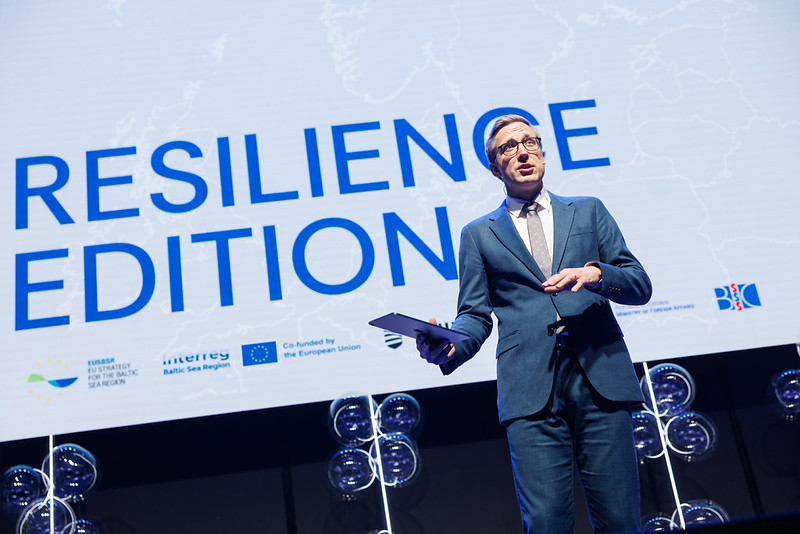 Mind the Gap  - Permanent Cross-Border Platforms as silo-breakers between Regions and the EU